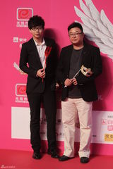 组图：EXO合体亮相新人盛典 胡夏牵神兽卖萌