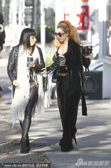 组图：Lady Gaga踩恨天高似女王出巡