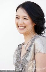 高清组图：章子怡宣传《最爱》 紫色蕾丝装恬静优雅