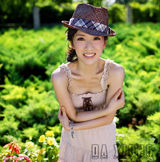 高清组图：“海藻”李念户外时尚写真 清新纯美