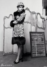 幻灯图集：詹妮弗-安妮斯顿最新写真 颠覆以往风格