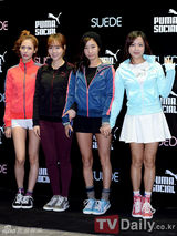 组图：Jewelry出席品牌新品发布会 热辣秀美腿