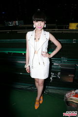 组图：吴莫愁亮相音乐派对 色调亮眼纹身抢镜