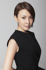 组图：刘威葳演绎黑白无间主题大片 秀干练御姐风