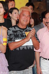 组图：《劲抽福禄寿》首映 曾志伟赞薛凯琪演技