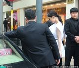 组图：倪妮白裙代言气质优雅宛若女神