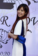 组图：蘑菇兄弟王嘉诚完婚 男搭档扮新娘