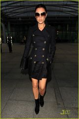 组图：维多利亚机场耍酷 称和贝克汉姆是灵魂伴侣