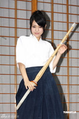 阿信跨刀为师弟导MV 日本女优苍井空任女主角 