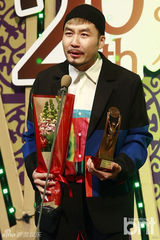 组图：EXO与Apink助阵颁奖礼 f(x)水晶捧奖