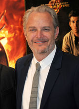 组图：《饥饿游戏：星火燎原》全阵容亮相戛纳