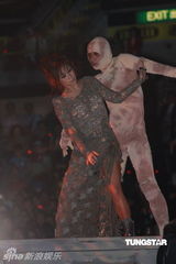 组图：林忆莲红馆开唱从天而降 贴身辣舞意识大胆