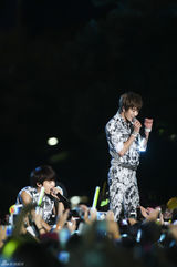 独家高清：EXO等献唱韩流音乐节 SHINee唱新歌