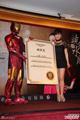 组图：江蕙连唱七场获封钢铁蕙 热裤秀美腿