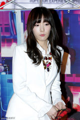 组图：少女时代亮相签售会 修身白衣靓丽抢镜