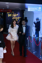 独家：EXO等亮相大众文化艺术奖红毯