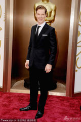 组图：卷福西装帅气亮相 将任奥斯卡颁奖嘉宾