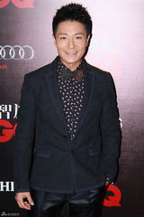 组图：李宗翰蓝色西装 亮相 《智族GQ》红毯