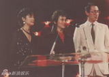 组图：邓丽君与好友珍贵合影 青霞热吻成龙搂肩