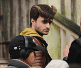 组图：丹尼尔头带犄角现身《复仇之角》片场