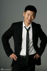 组图：《如意》王骁时尚写真彰显轻熟男多面造型