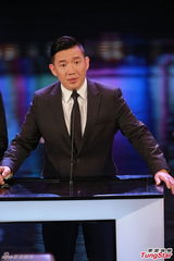 组图：杜汶泽彭浩翔为最佳新演员颁奖台上逗乐