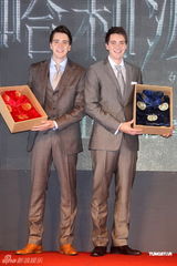 组图：《哈利波特7》台湾首映 韦斯利兄弟红毯风光