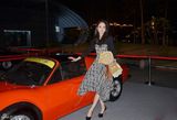 组图：董璇亮相国际车展气质清丽出众
