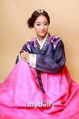 组图：组合Rainbow穿韩服拍写真 为粉丝送中秋祝福