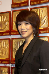 幻灯：群星聚首慈善晚会 张信哲李霄云等爱心献唱