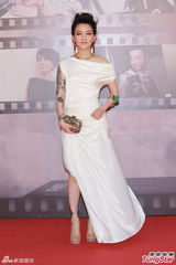 组图：香港金像奖红毯 郑秀文杨千嬅等女星争艳