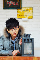 组图：胡夏台湾录新碟 最新写真深秋卖萌