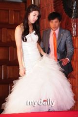 组图：大钟奖红毯星光熠熠 群星华服登场斗艳