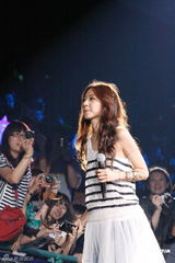 组图：陈綺贞小巨蛋开唱 脚踏车上场展独特摇滚风