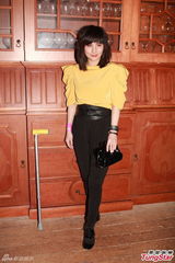 组图：何超仪左脚受伤已手术 颜卓灵求学接工作