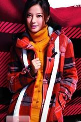 幻灯集：赵薇秀冬日暖装俏皮 青春气息逼人