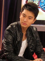 组图：贾乃亮清瘦宣传新剧 收视率王子展幽默