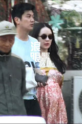 组图：小男友向霍思燕肉麻求婚 女方喜极而泣