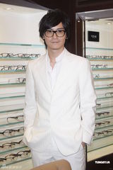 高清图：郑元畅不担心限娱令 曾为戴眼镜故意近视