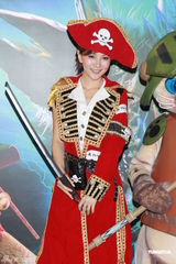 组图：诸葛梓岐海盗装造型亮相 坦言婚后家庭第一