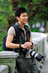 组图：李晨庐山“大练兵” 宝贝相机抢风头