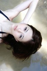 组图：逢泽丽奈夏日写真比基尼秀身材