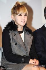 组图：韩星金慧秀与女团Secret等巴黎出席博览会