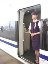 组图：高铁高姐靓图集锦 被赞不输空姐