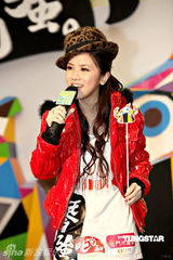 幻灯：容祖儿跳绳为叱咤拉票 遭何韵诗“掌掴”