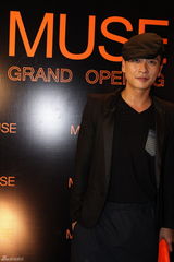 组图：刘嘉玲开夜店众明星捧场