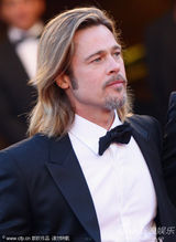 组图：皮特戛纳走秀长发黑超显帅气