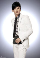 组图：吴奇隆全新写真霸气十足 新戏开播三喜临门