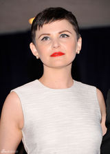 高清图：C罗女友白宫晚宴性感裸背 罗韩纯黑装肃穆