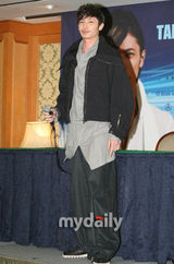 幻灯图集：玉木宏访韩新闻发布会 为演唱会做宣传